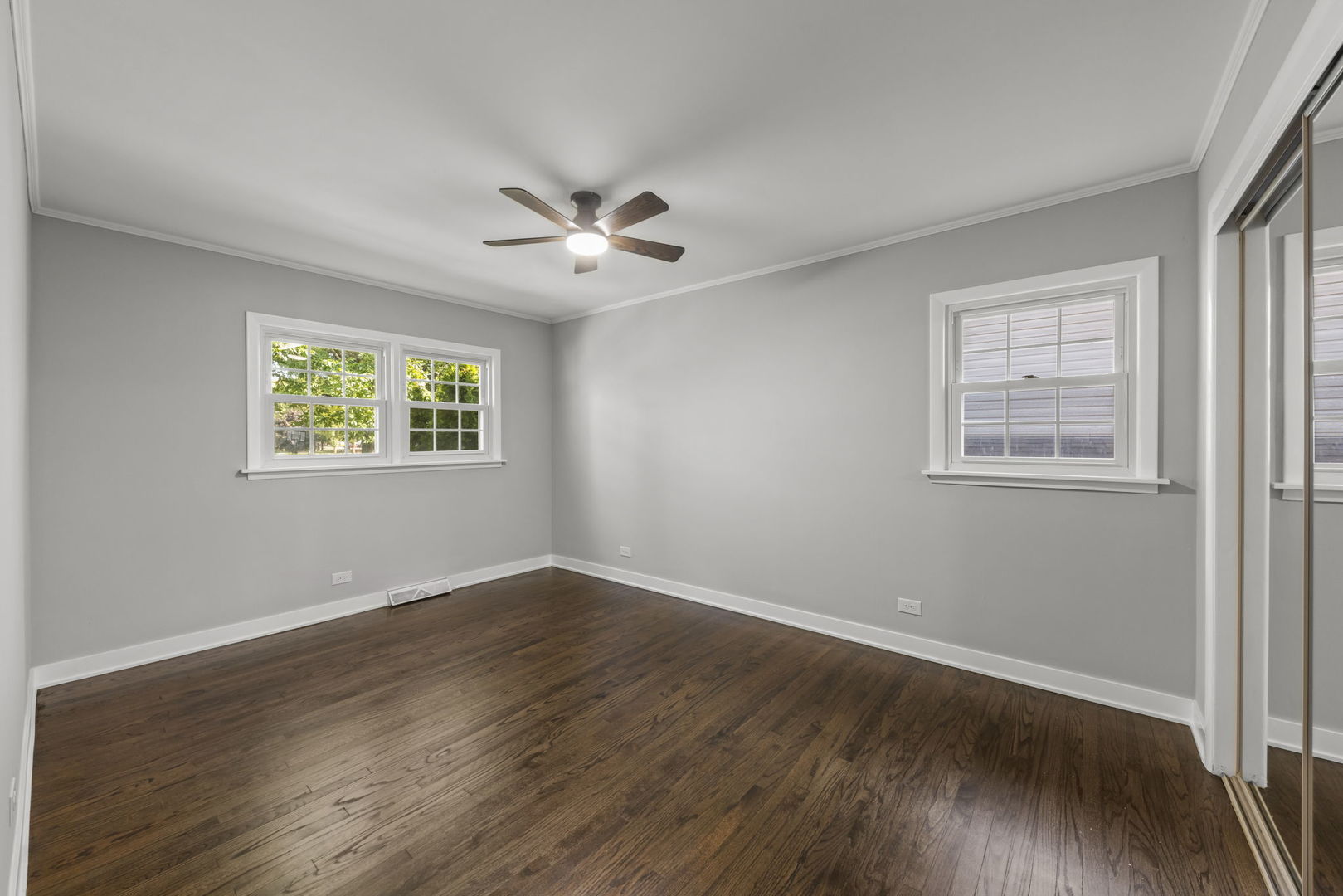 4433 W 100th Street, Oak Lawn, IL 60453