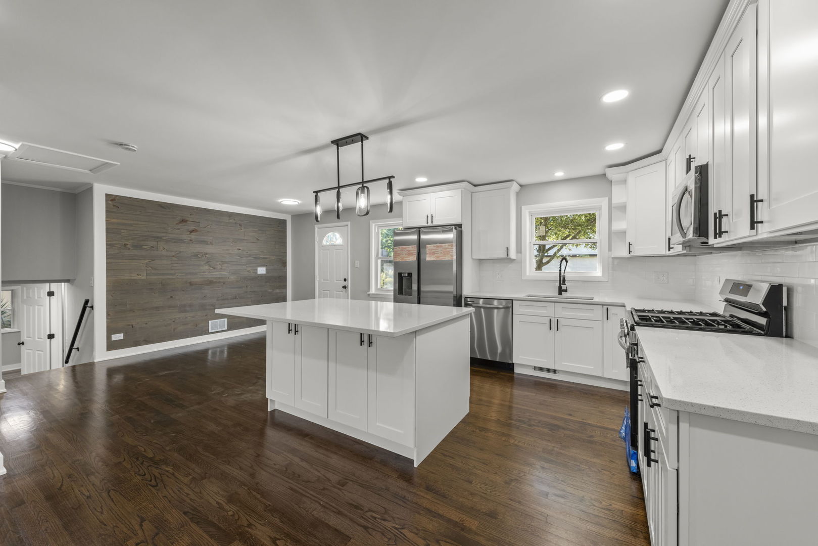 4433 W 100th Street, Oak Lawn, IL 60453