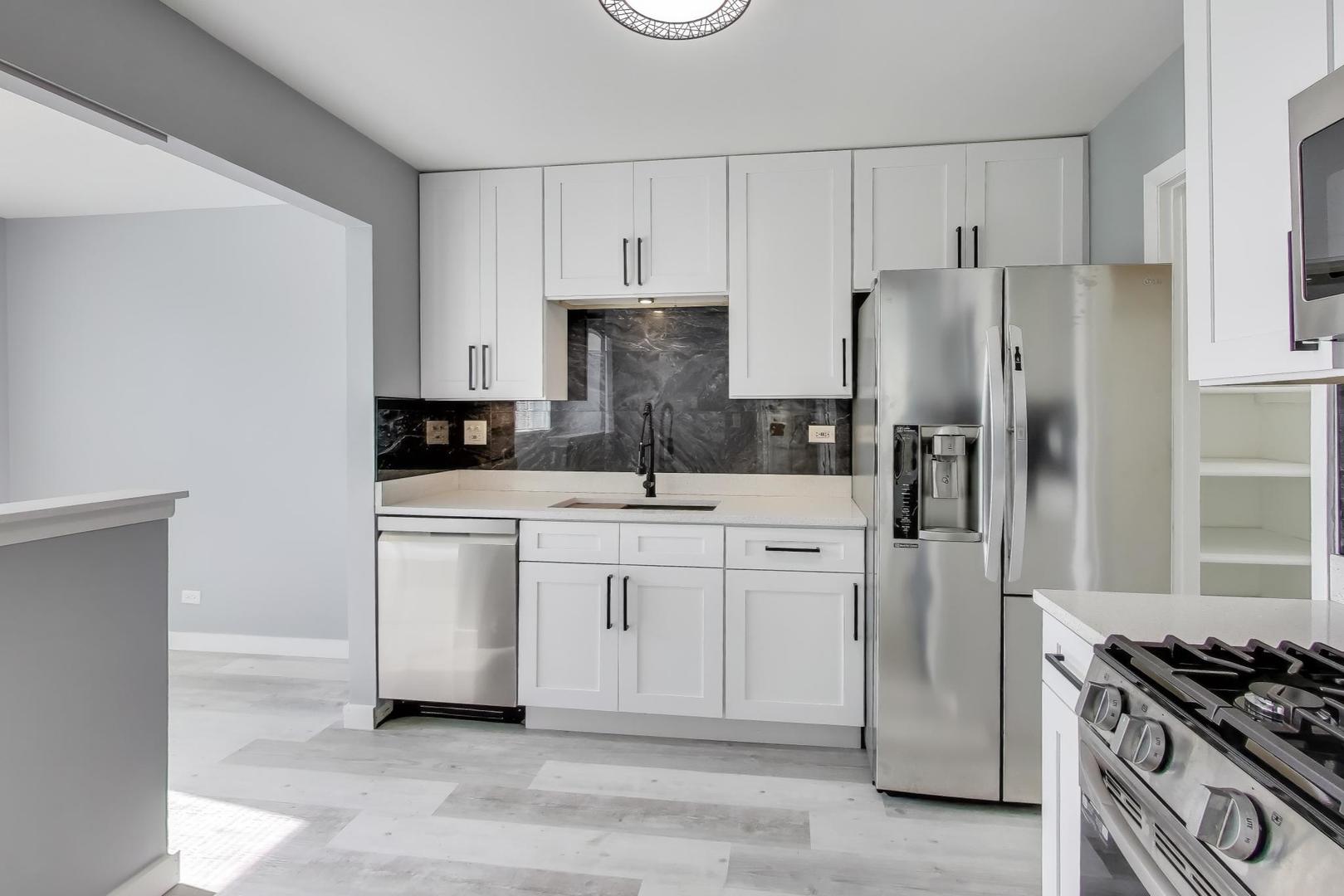 609 Hanover Court #X-1, Schaumburg, IL 60194