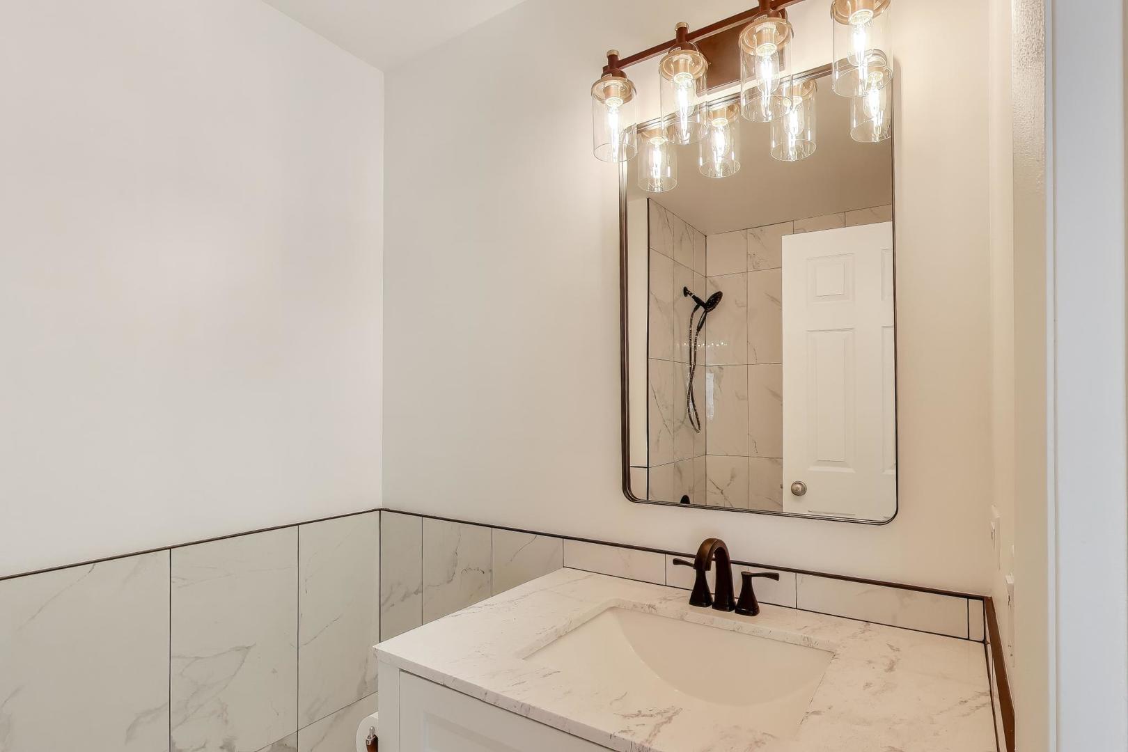 609 Hanover Court #X-1, Schaumburg, IL 60194