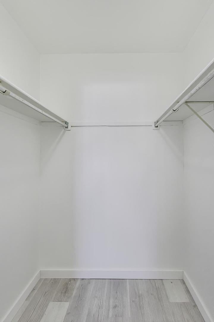 609 Hanover Court #X-1, Schaumburg, IL 60194