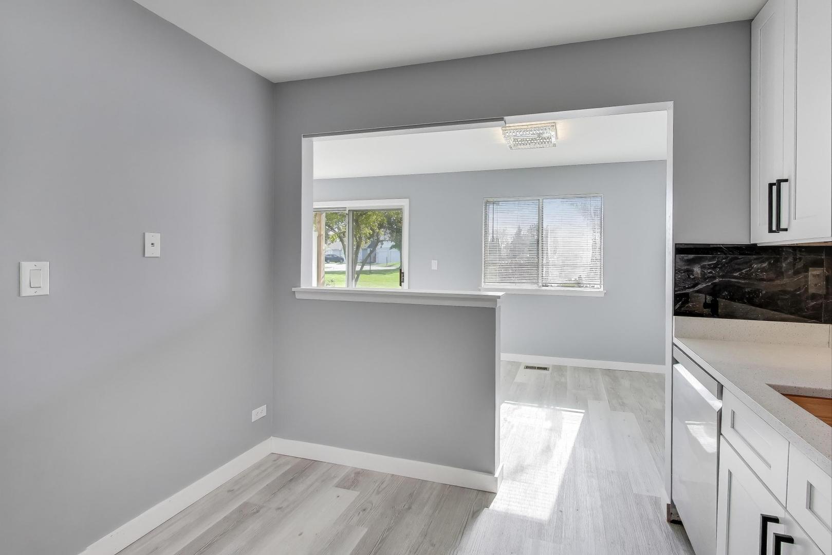 609 Hanover Court #X-1, Schaumburg, IL 60194