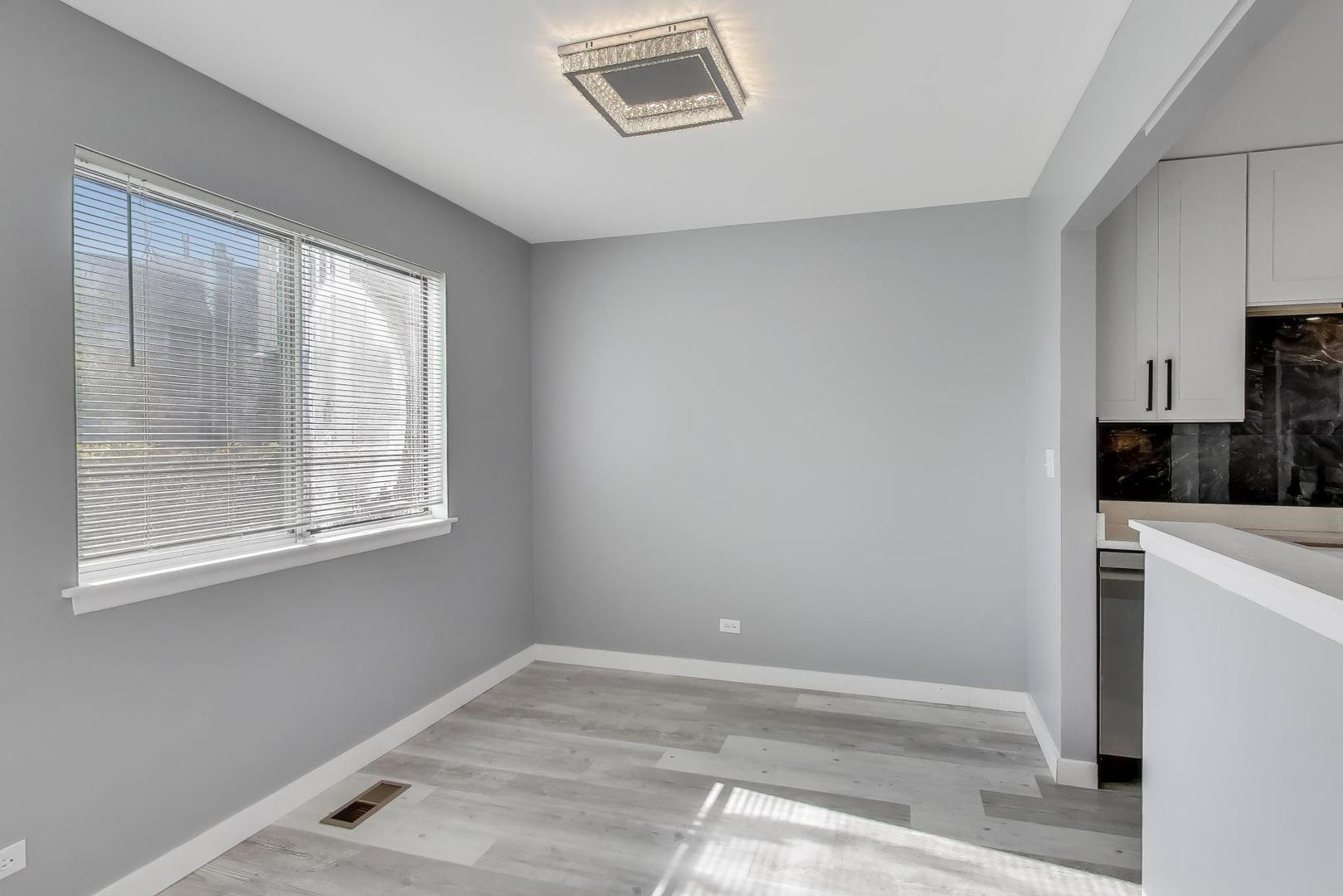 609 Hanover Court #X-1, Schaumburg, IL 60194