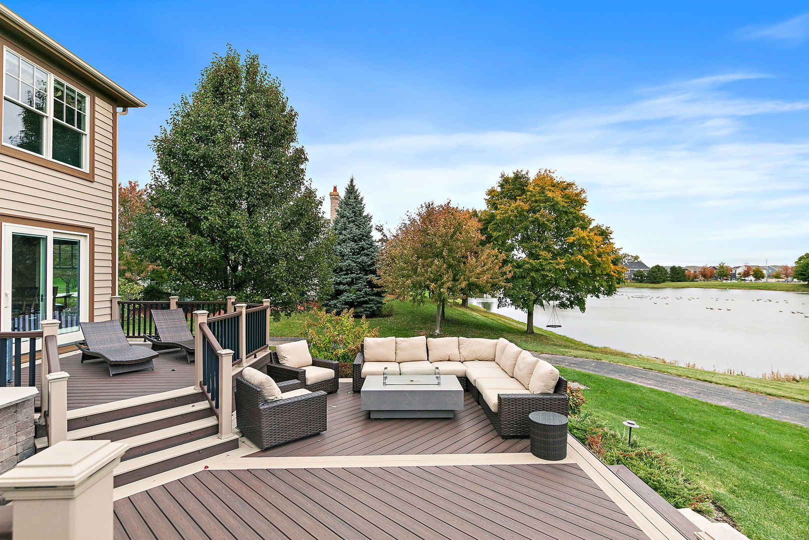 3660 Broadleaf Avenue, Elgin, IL 60124