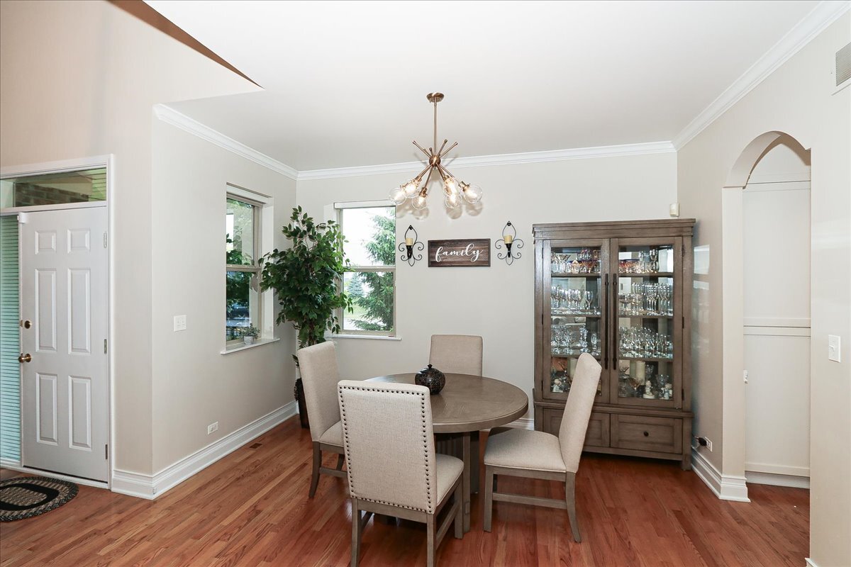768 W St Johns Place, Addison, IL 60101