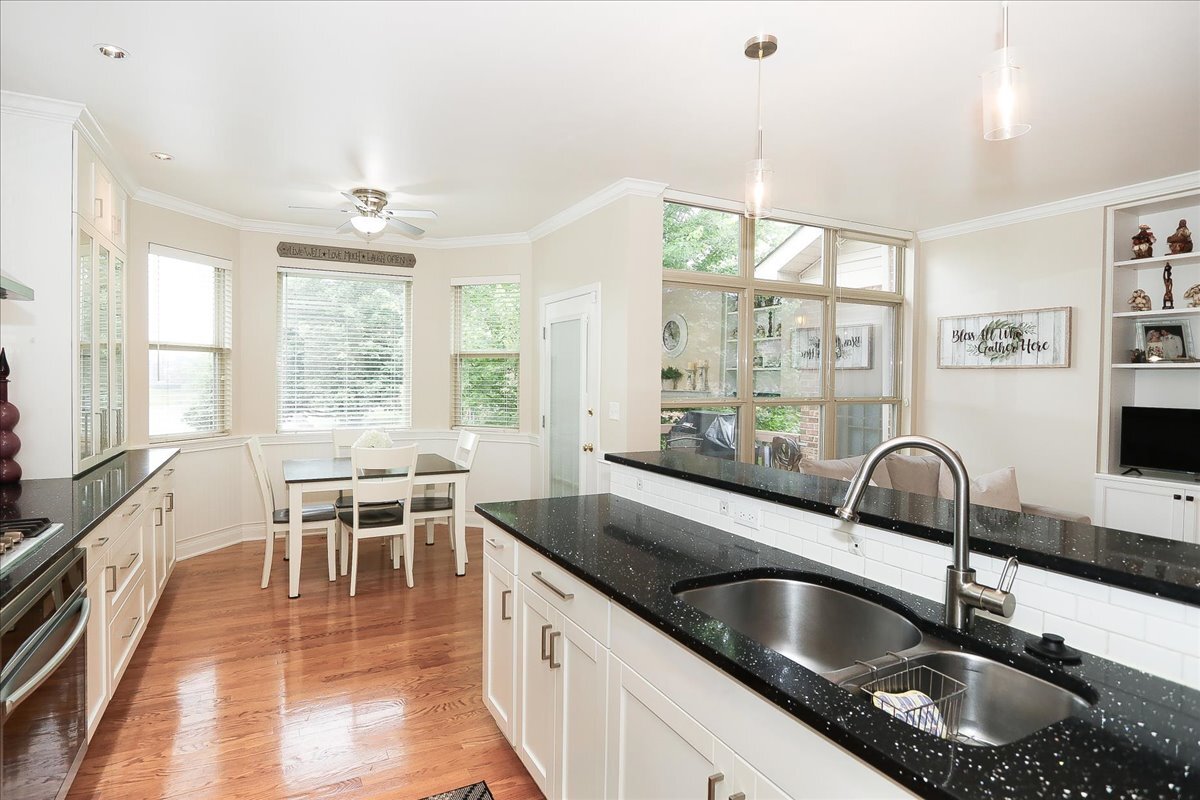 768 W St Johns Place, Addison, IL 60101