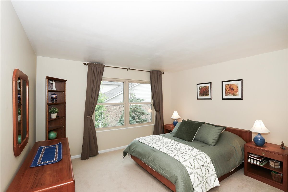 768 W St Johns Place, Addison, IL 60101