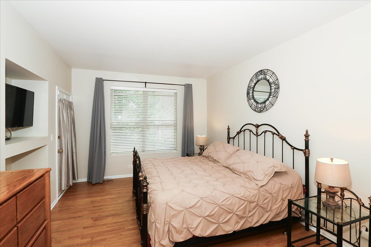 768 W St Johns Place, Addison, IL 60101