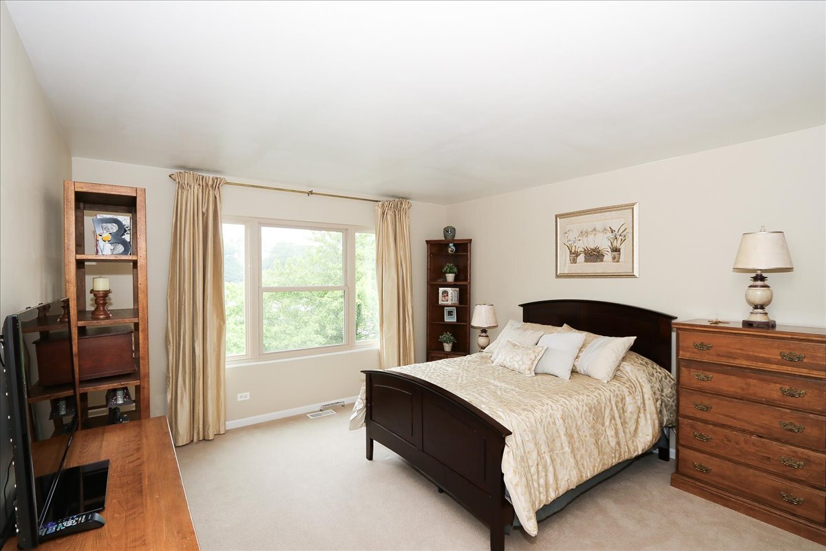 768 W St Johns Place, Addison, IL 60101