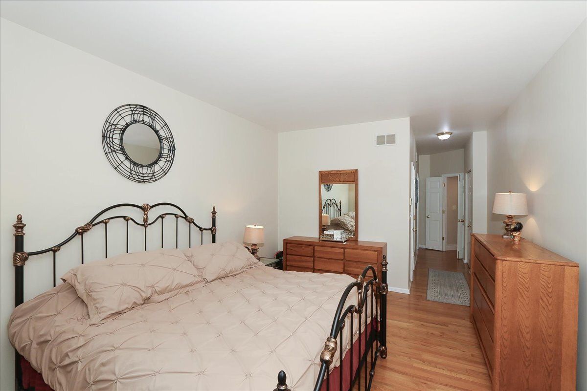 768 W St Johns Place, Addison, IL 60101