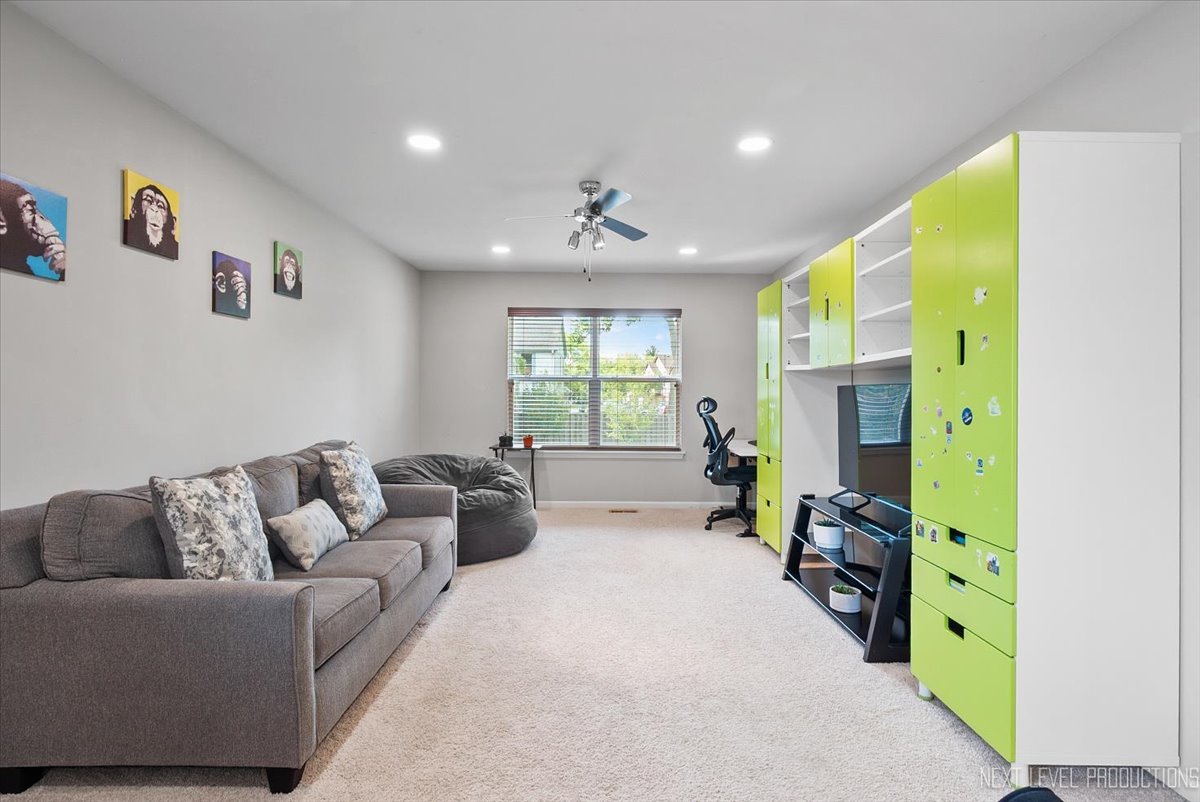 73 W Illinois Avenue, Palatine, IL 60067