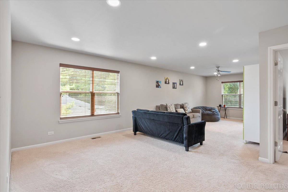 73 W Illinois Avenue, Palatine, IL 60067