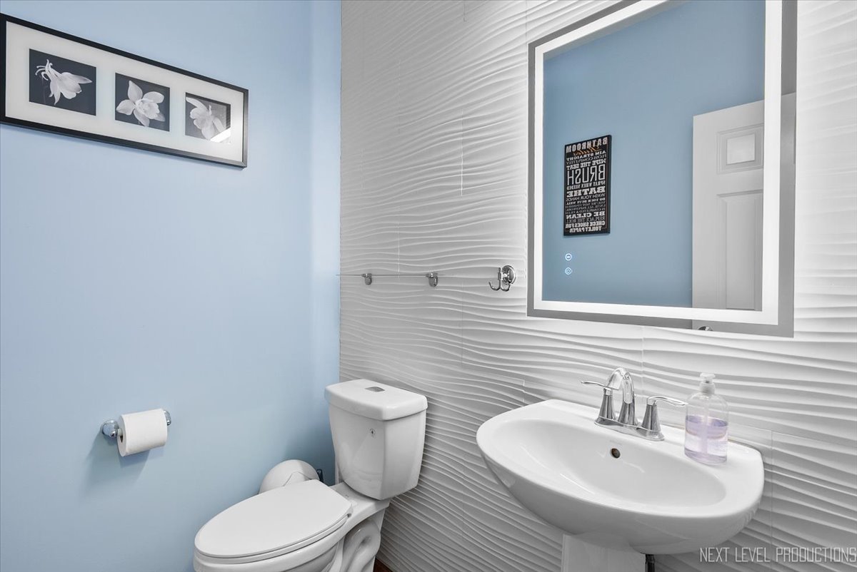 73 W Illinois Avenue, Palatine, IL 60067