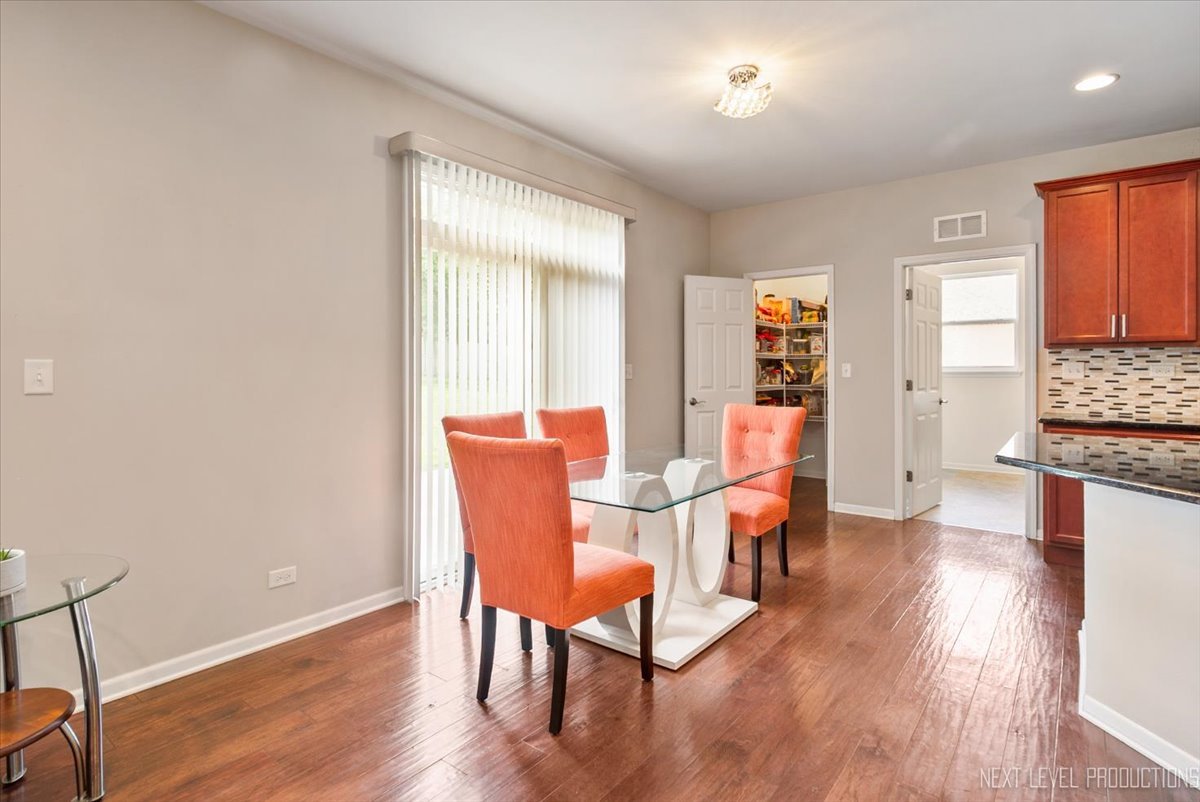 73 W Illinois Avenue, Palatine, IL 60067