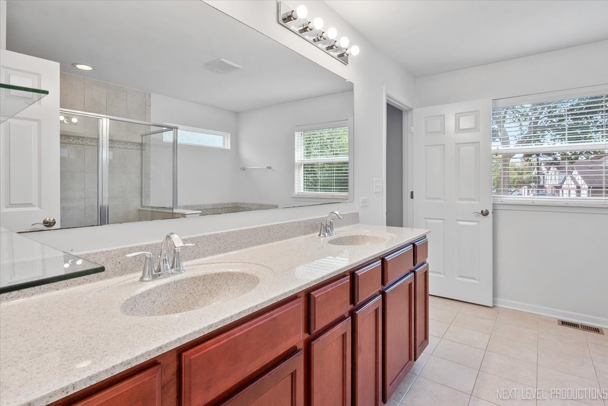 73 W Illinois Avenue, Palatine, IL 60067