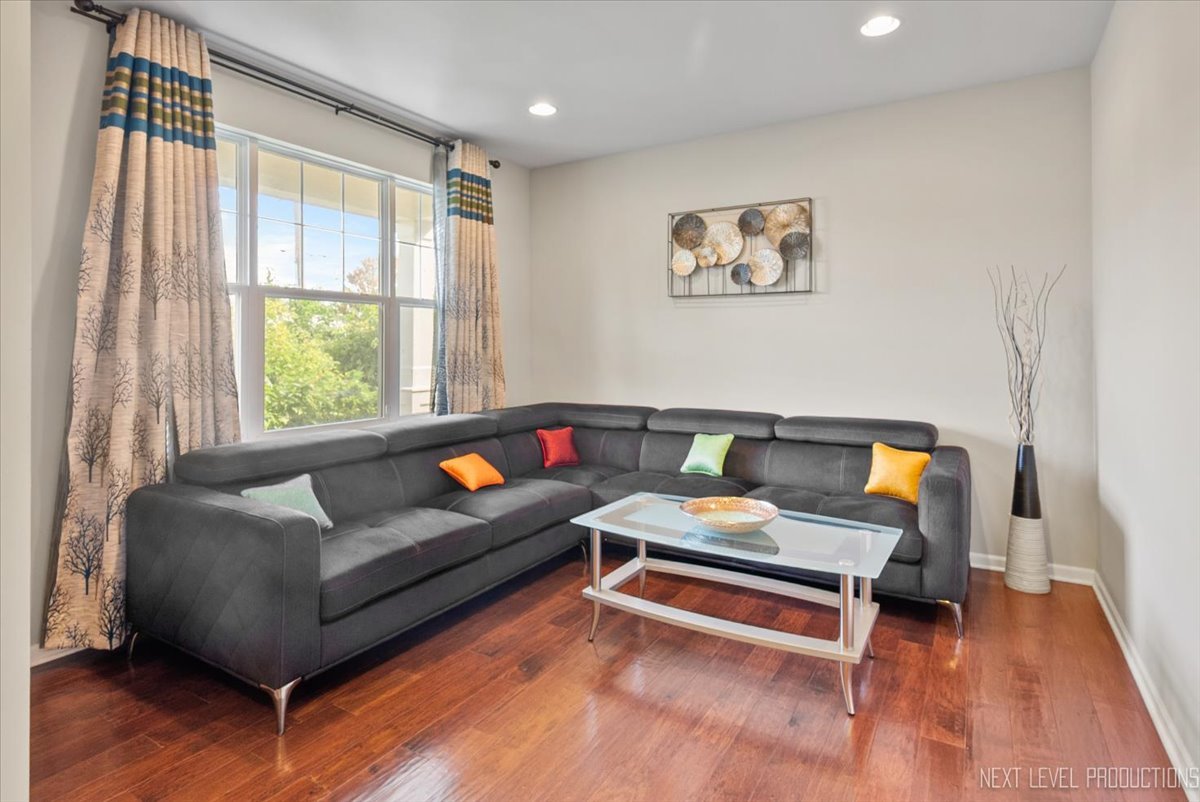 73 W Illinois Avenue, Palatine, IL 60067