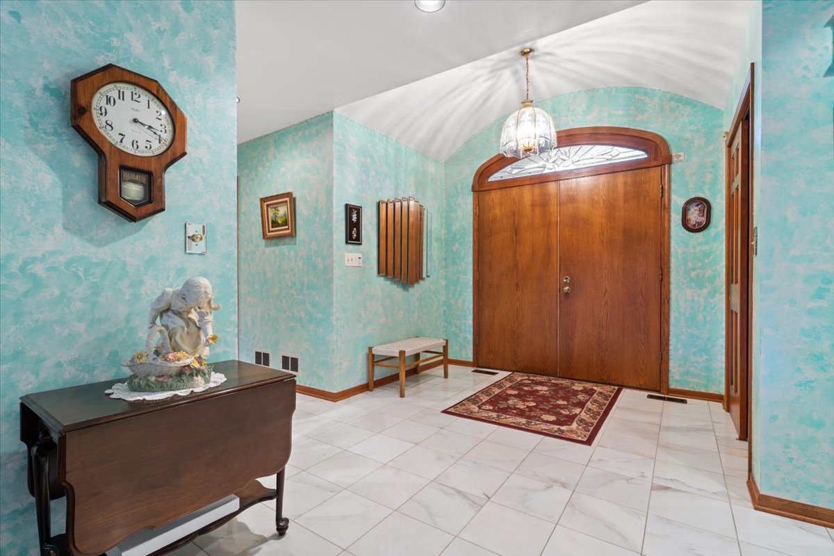 703 Newcastle Lane, Prospect Heights, IL 60070