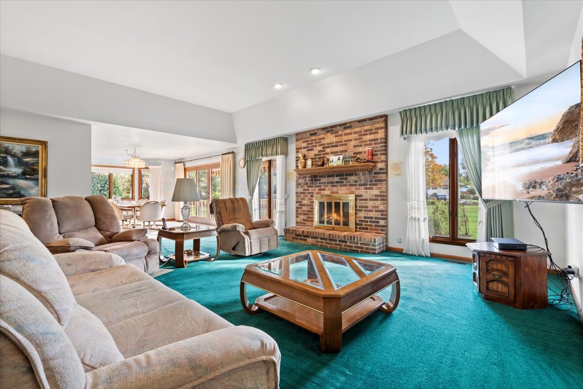 703 Newcastle Lane, Prospect Heights, IL 60070