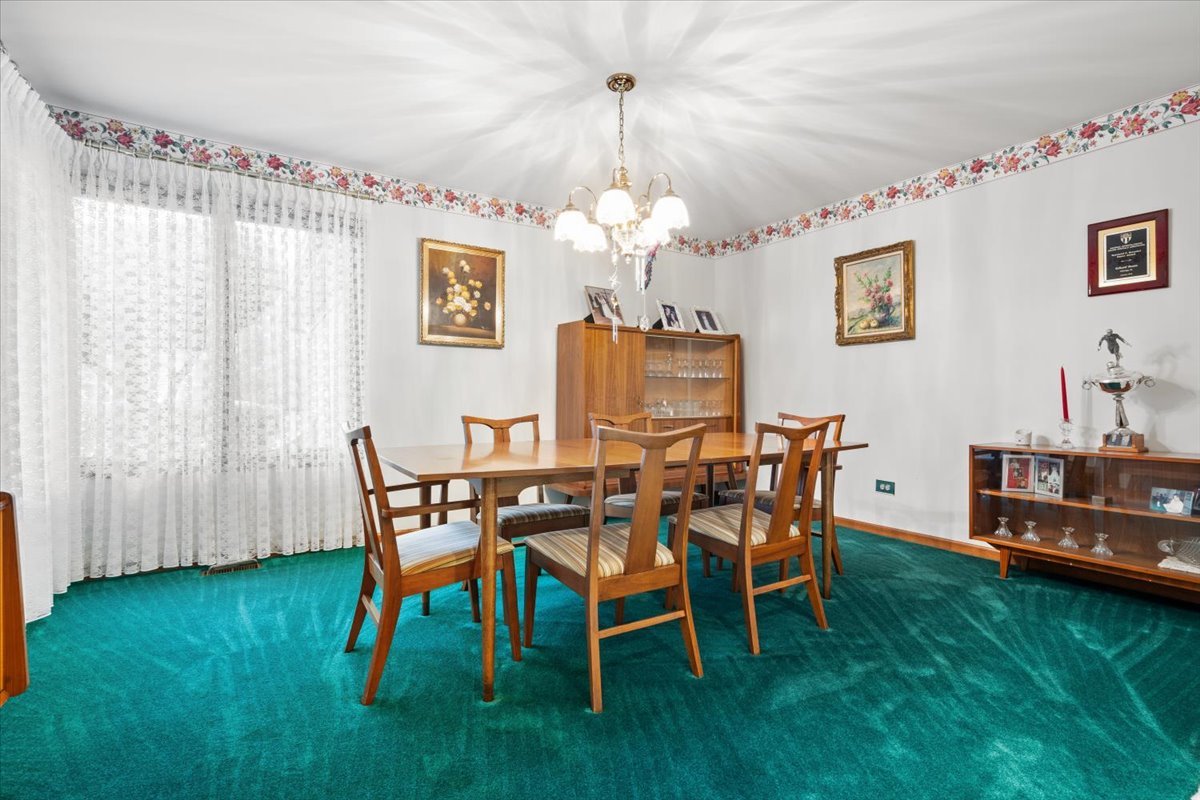 703 Newcastle Lane, Prospect Heights, IL 60070