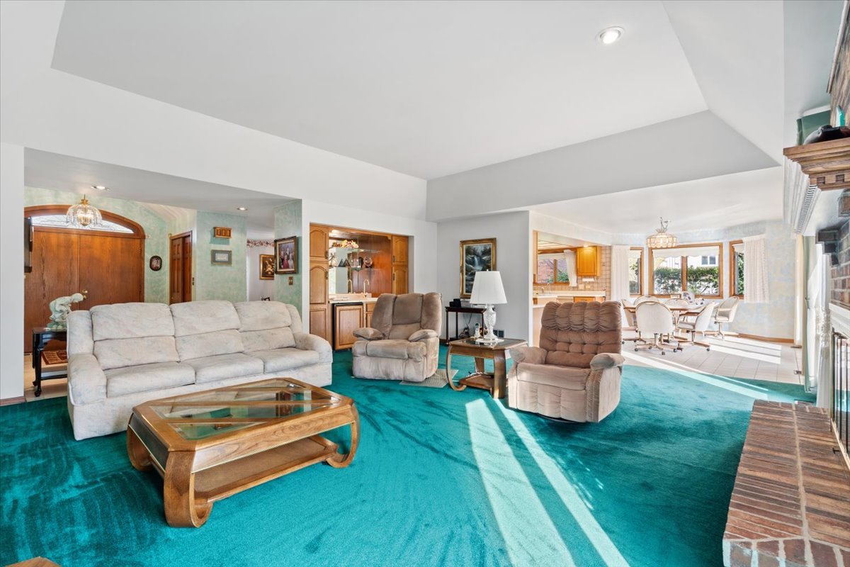 703 Newcastle Lane, Prospect Heights, IL 60070