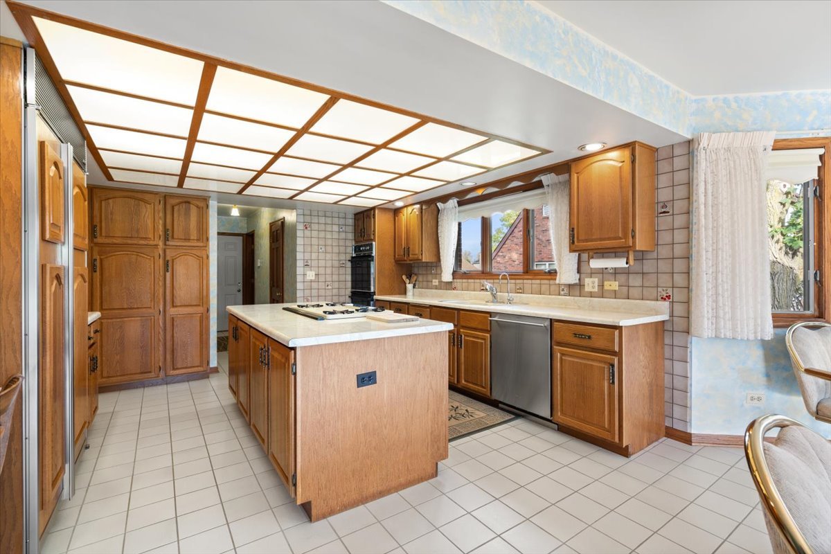 703 Newcastle Lane, Prospect Heights, IL 60070