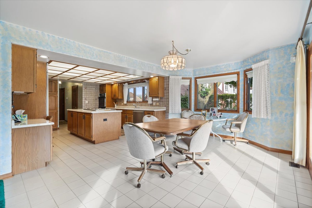 703 Newcastle Lane, Prospect Heights, IL 60070