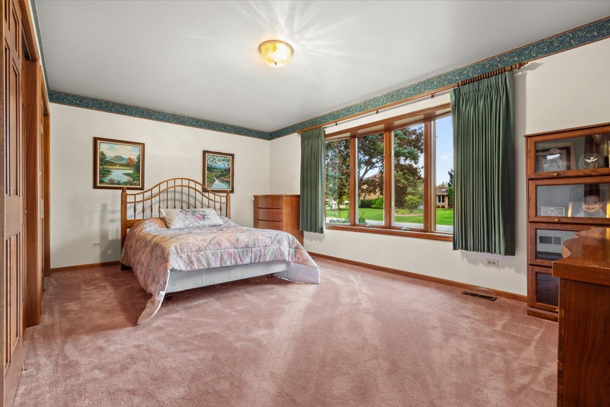 703 Newcastle Lane, Prospect Heights, IL 60070