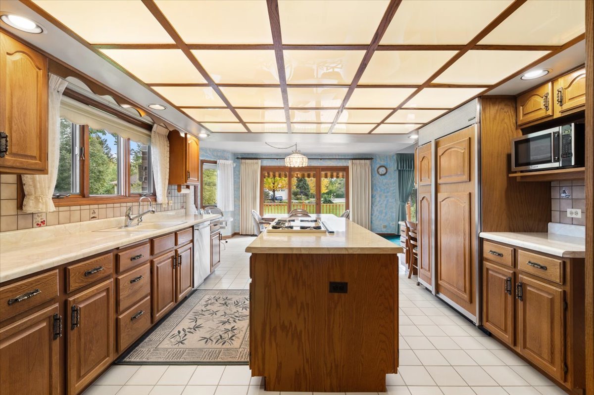 703 Newcastle Lane, Prospect Heights, IL 60070