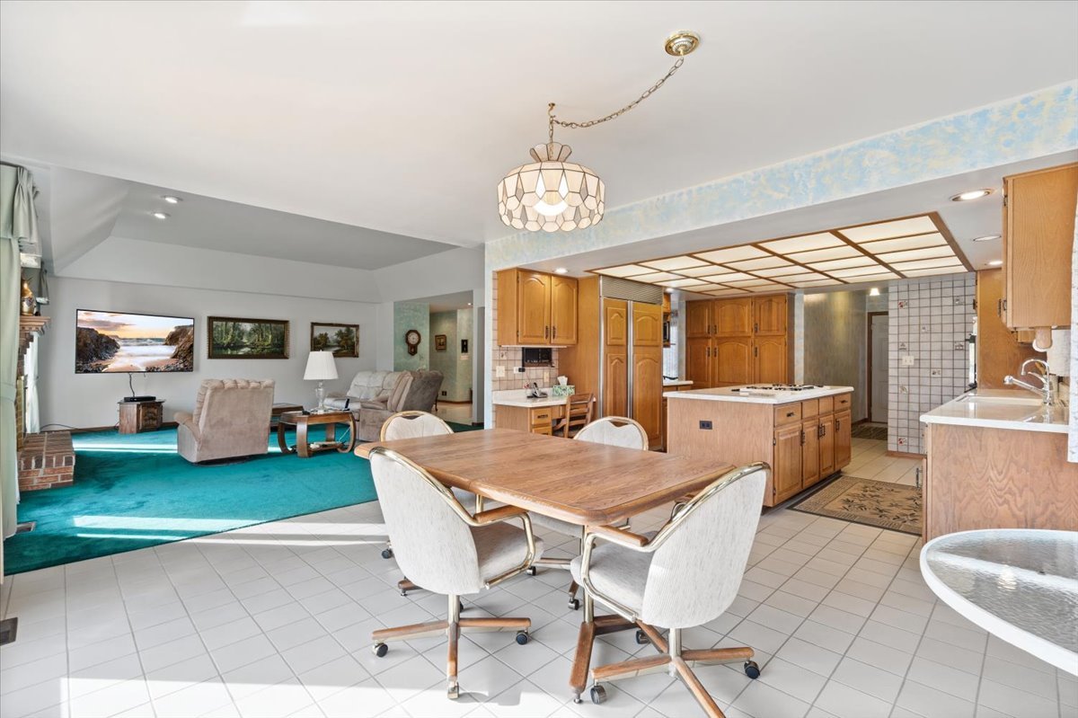 703 Newcastle Lane, Prospect Heights, IL 60070