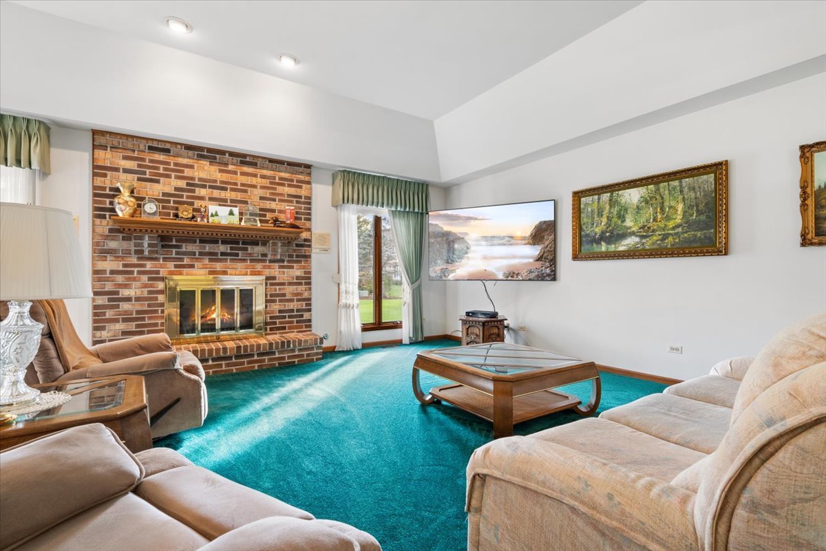 703 Newcastle Lane, Prospect Heights, IL 60070