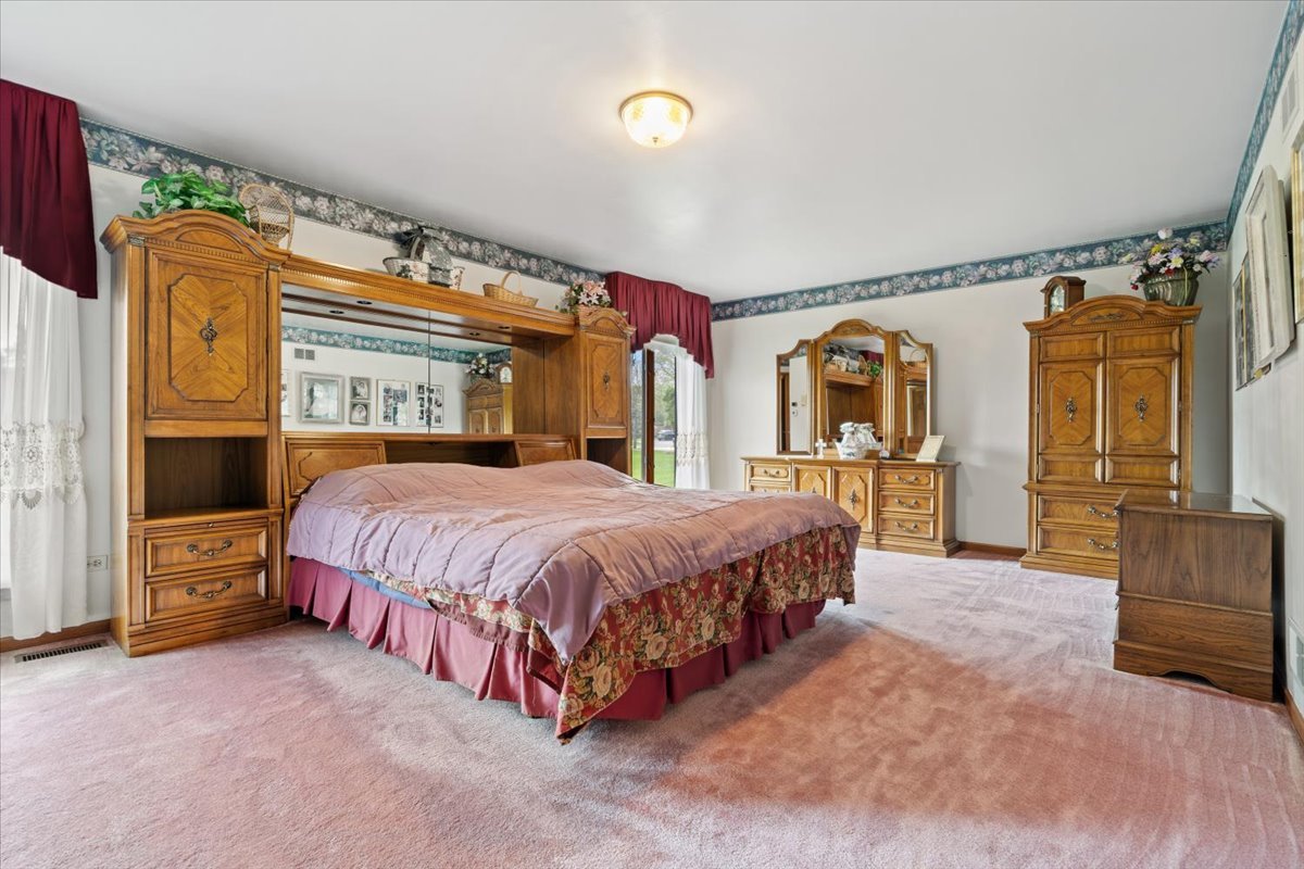 703 Newcastle Lane, Prospect Heights, IL 60070