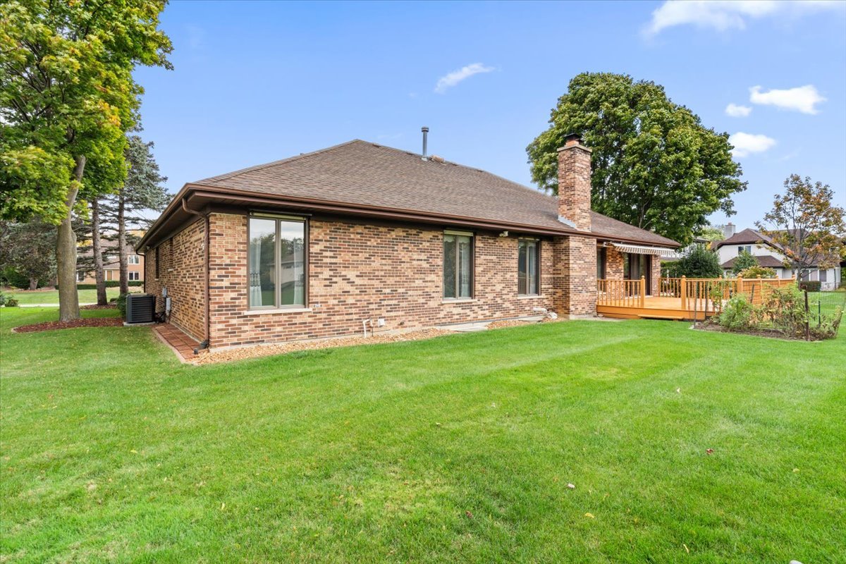 703 Newcastle Lane, Prospect Heights, IL 60070