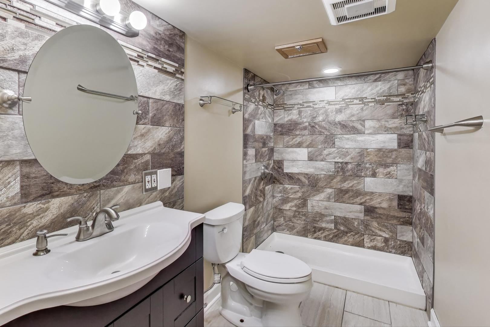 137 Racine Place, Mundelein, IL 60060