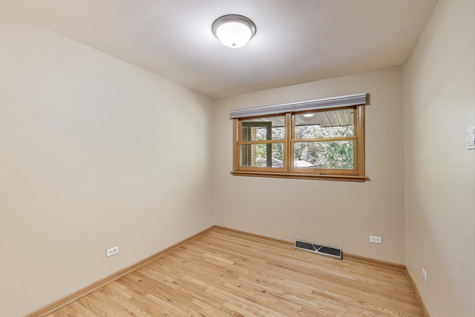 137 Racine Place, Mundelein, IL 60060