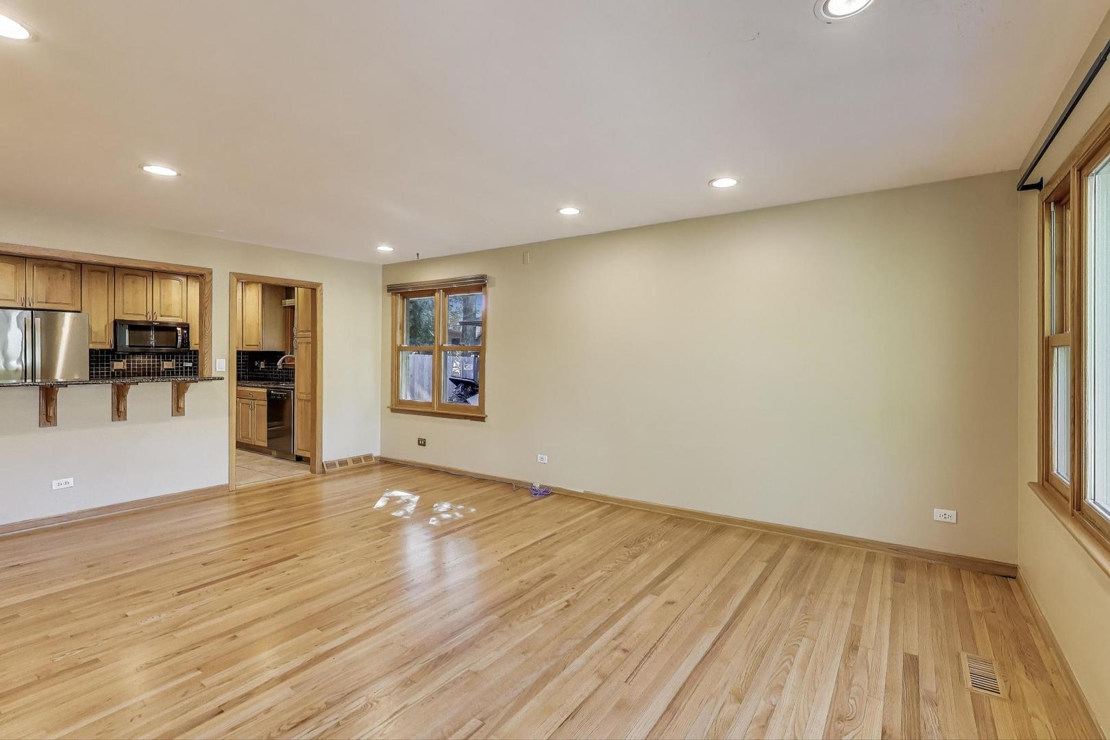 137 Racine Place, Mundelein, IL 60060