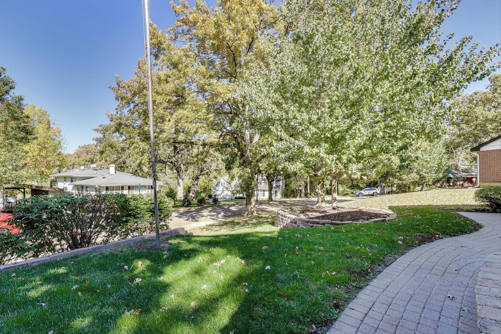 137 Racine Place, Mundelein, IL 60060