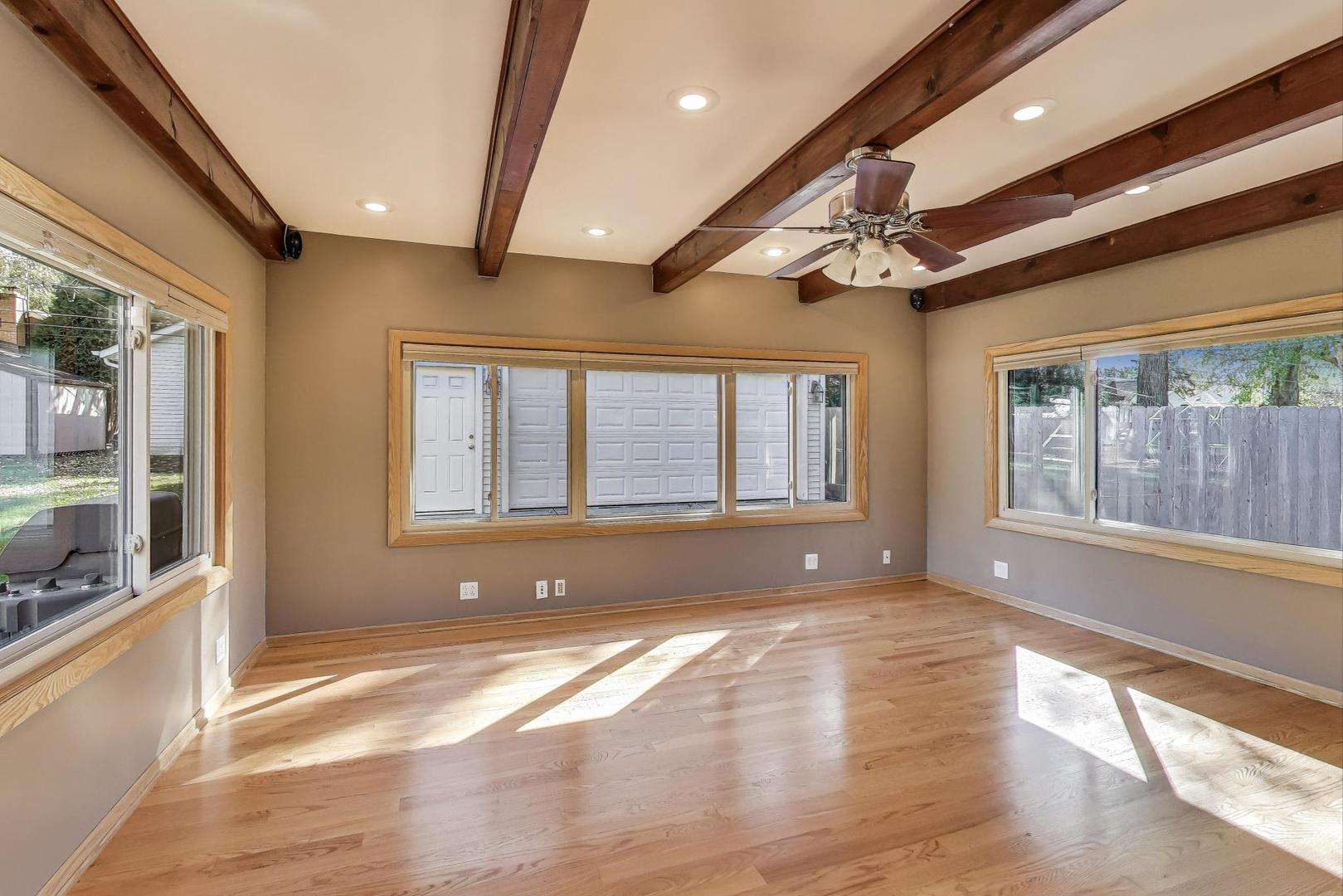 137 Racine Place, Mundelein, IL 60060