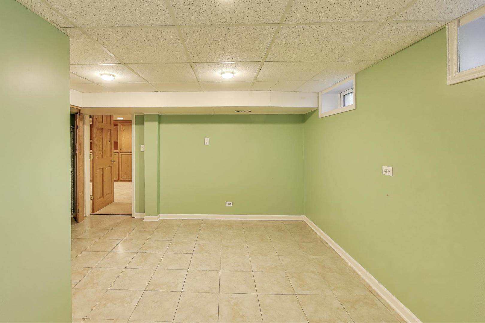 137 Racine Place, Mundelein, IL 60060