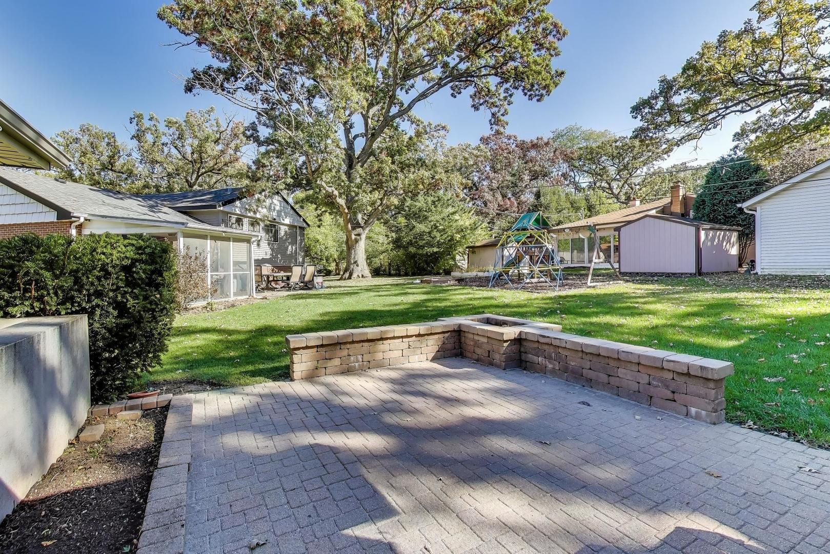 137 Racine Place, Mundelein, IL 60060