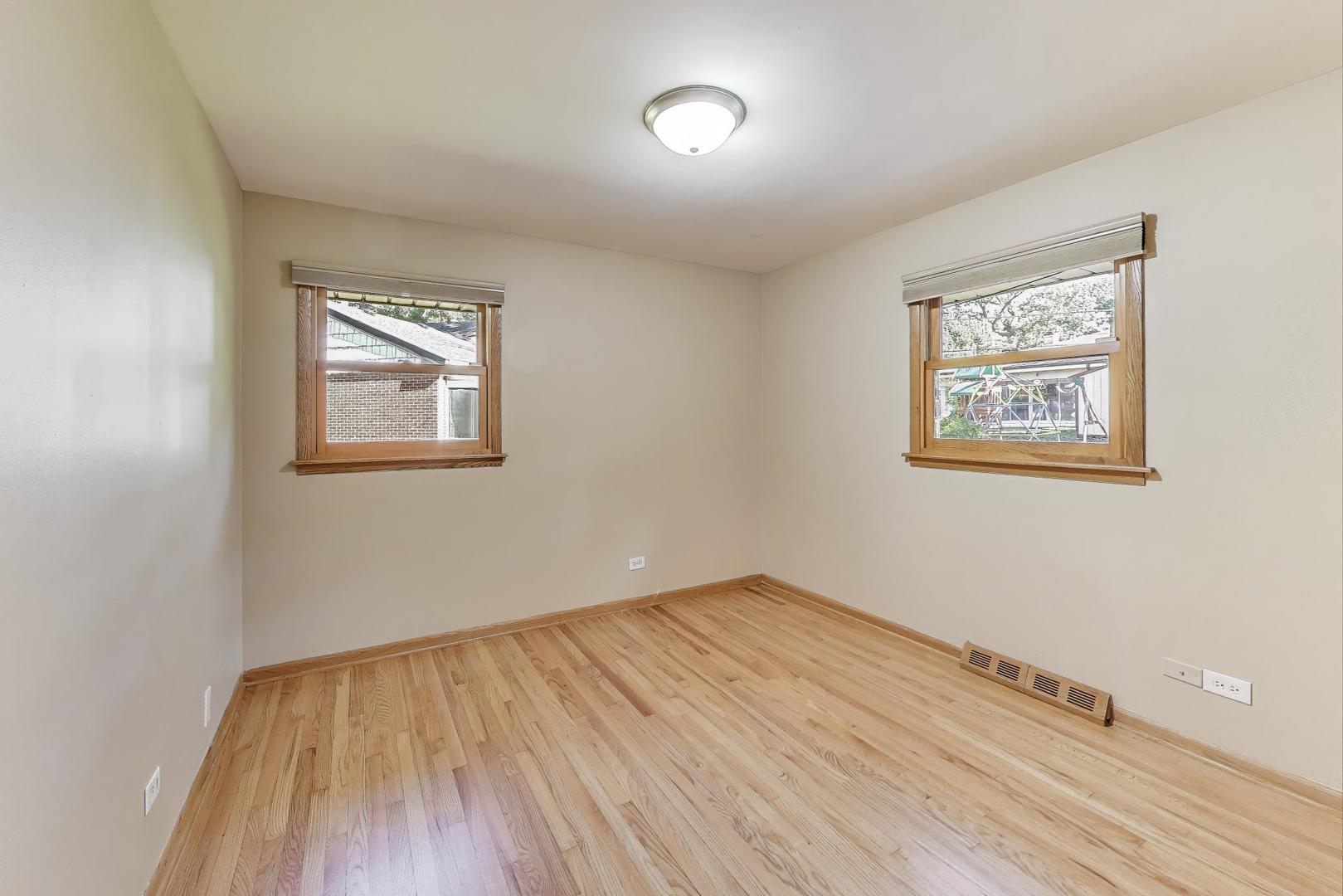 137 Racine Place, Mundelein, IL 60060