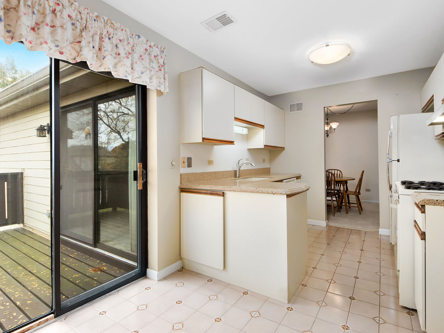 932 E Coach Road #8, Palatine, IL 60074