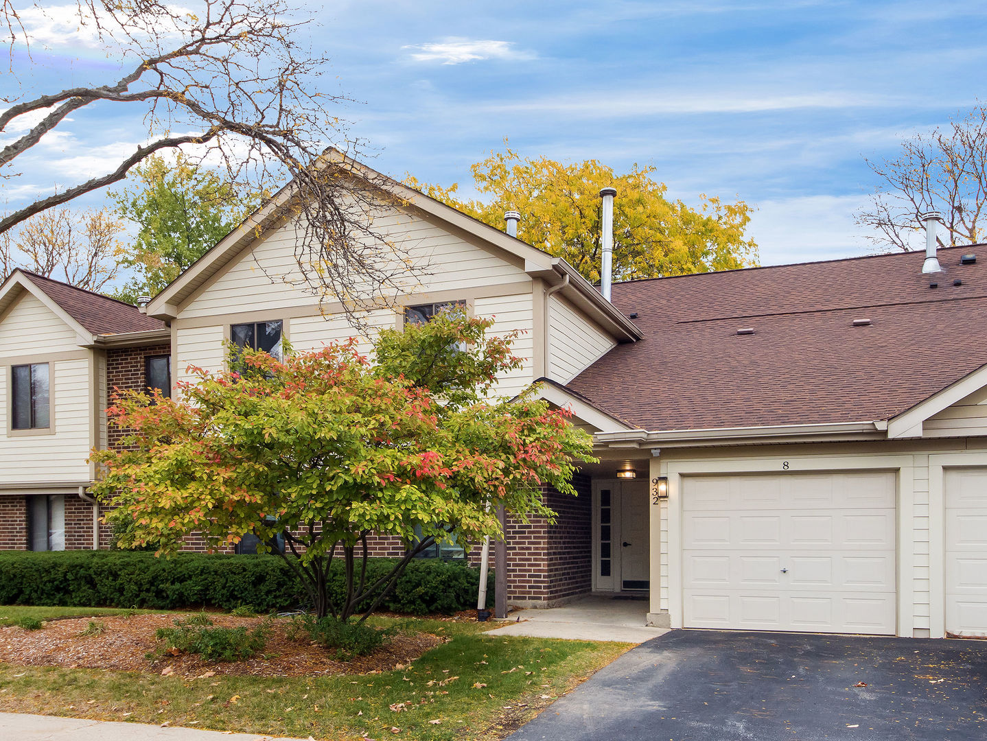 932 E Coach Road #8, Palatine, IL 60074