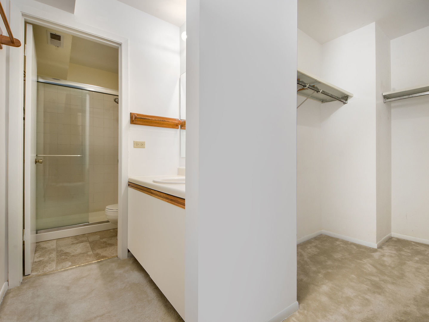 932 E Coach Road #8, Palatine, IL 60074