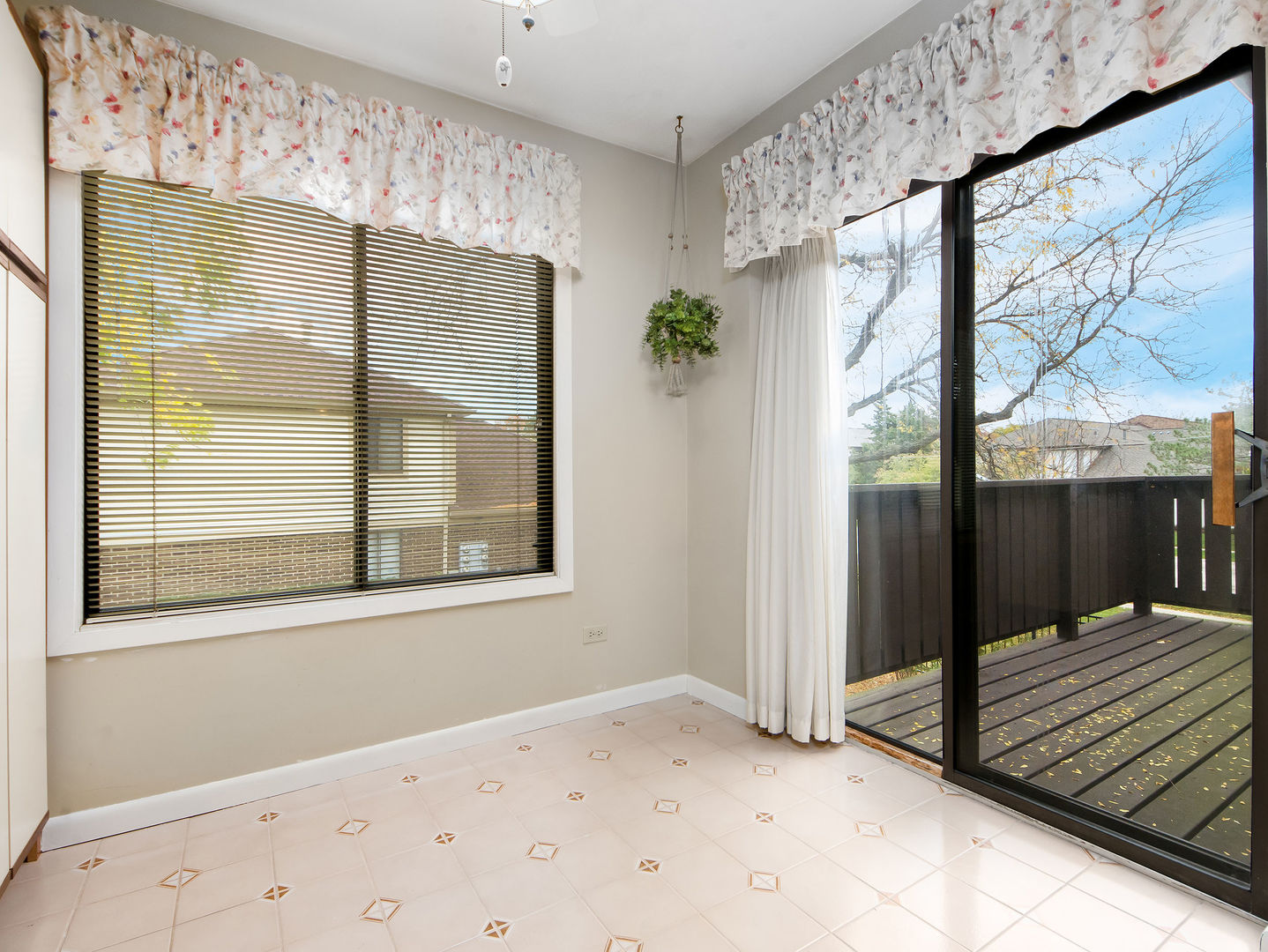 932 E Coach Road #8, Palatine, IL 60074