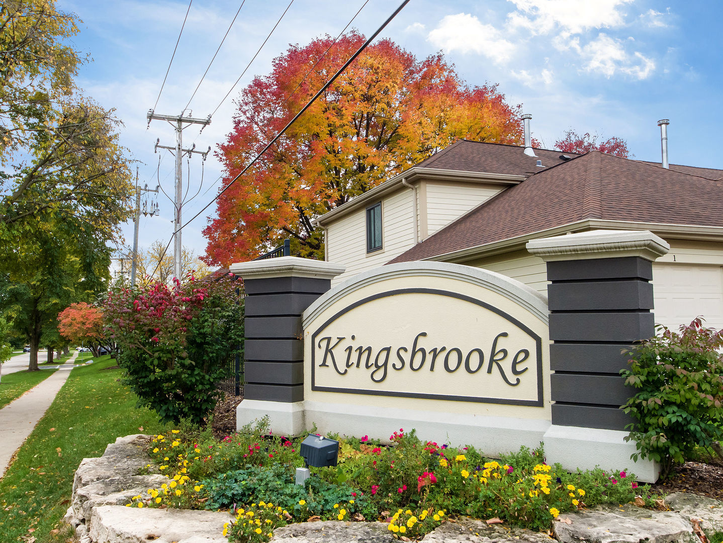 932 E Coach Road #8, Palatine, IL 60074