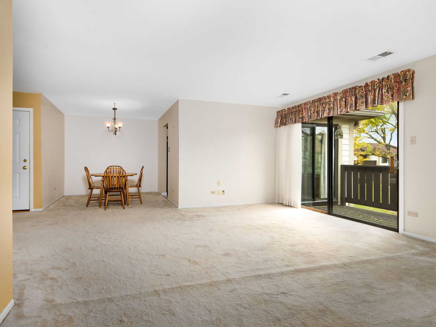 932 E Coach Road #8, Palatine, IL 60074