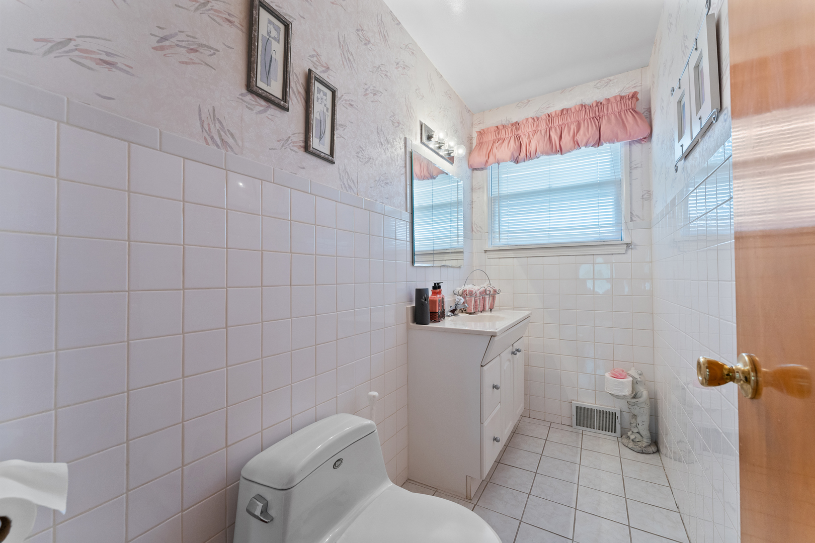 9555 Kildare Avenue, Skokie, IL 60076