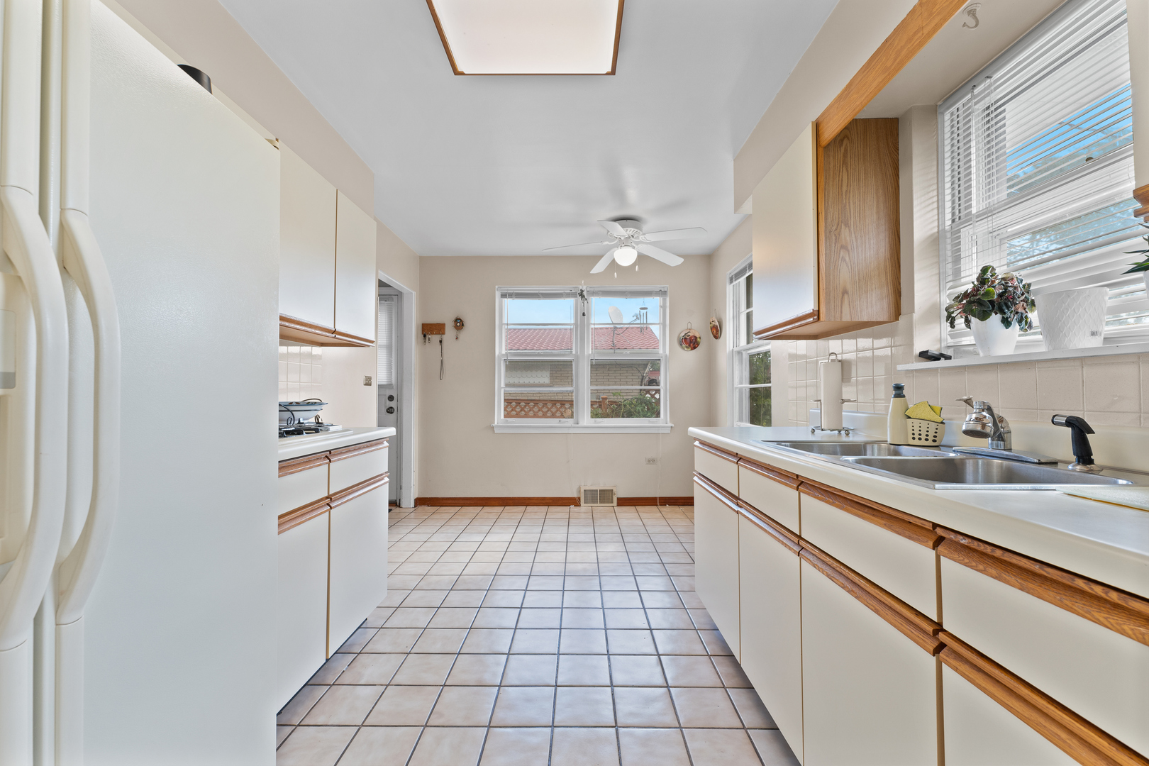 9555 Kildare Avenue, Skokie, IL 60076