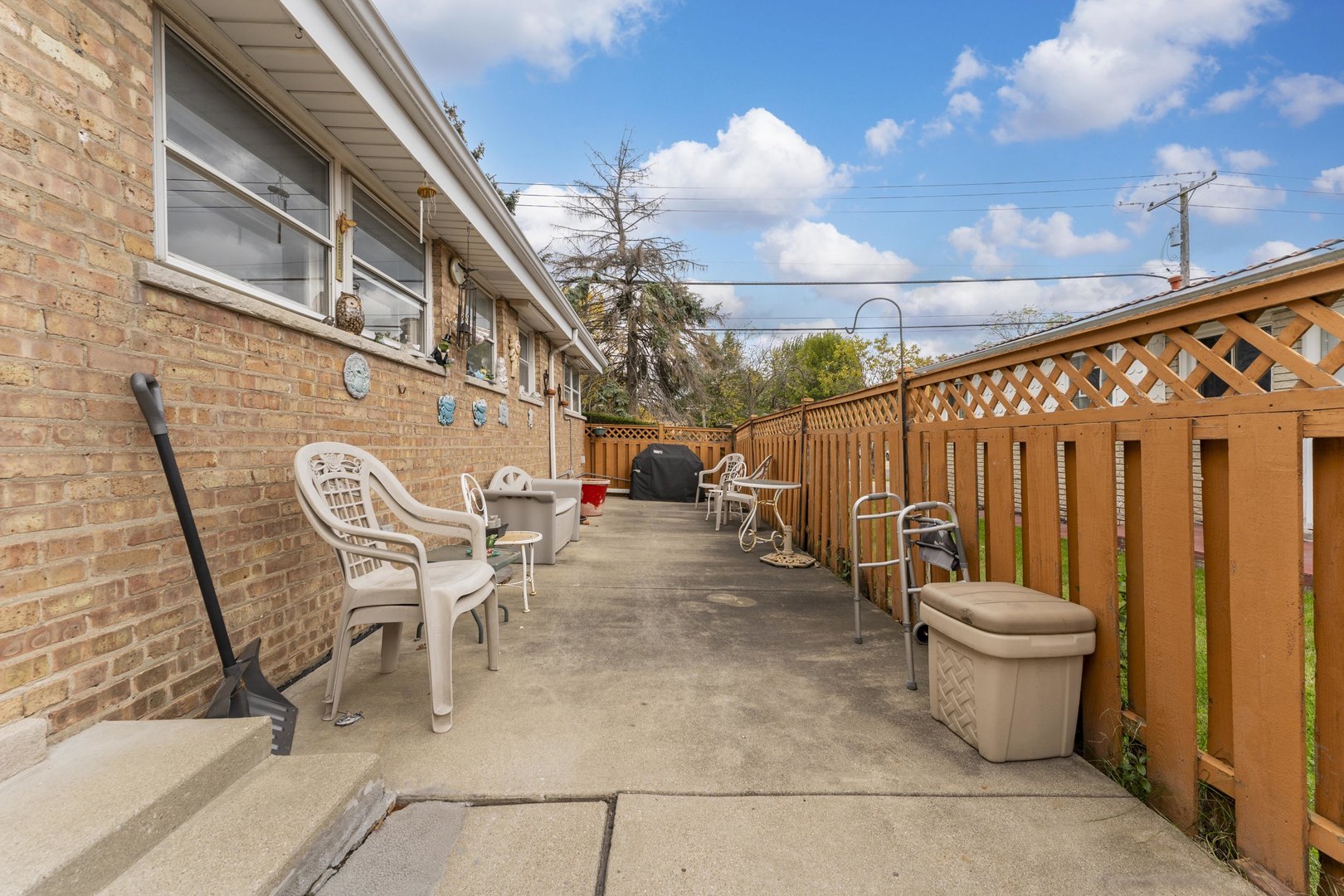 9555 Kildare Avenue, Skokie, IL 60076