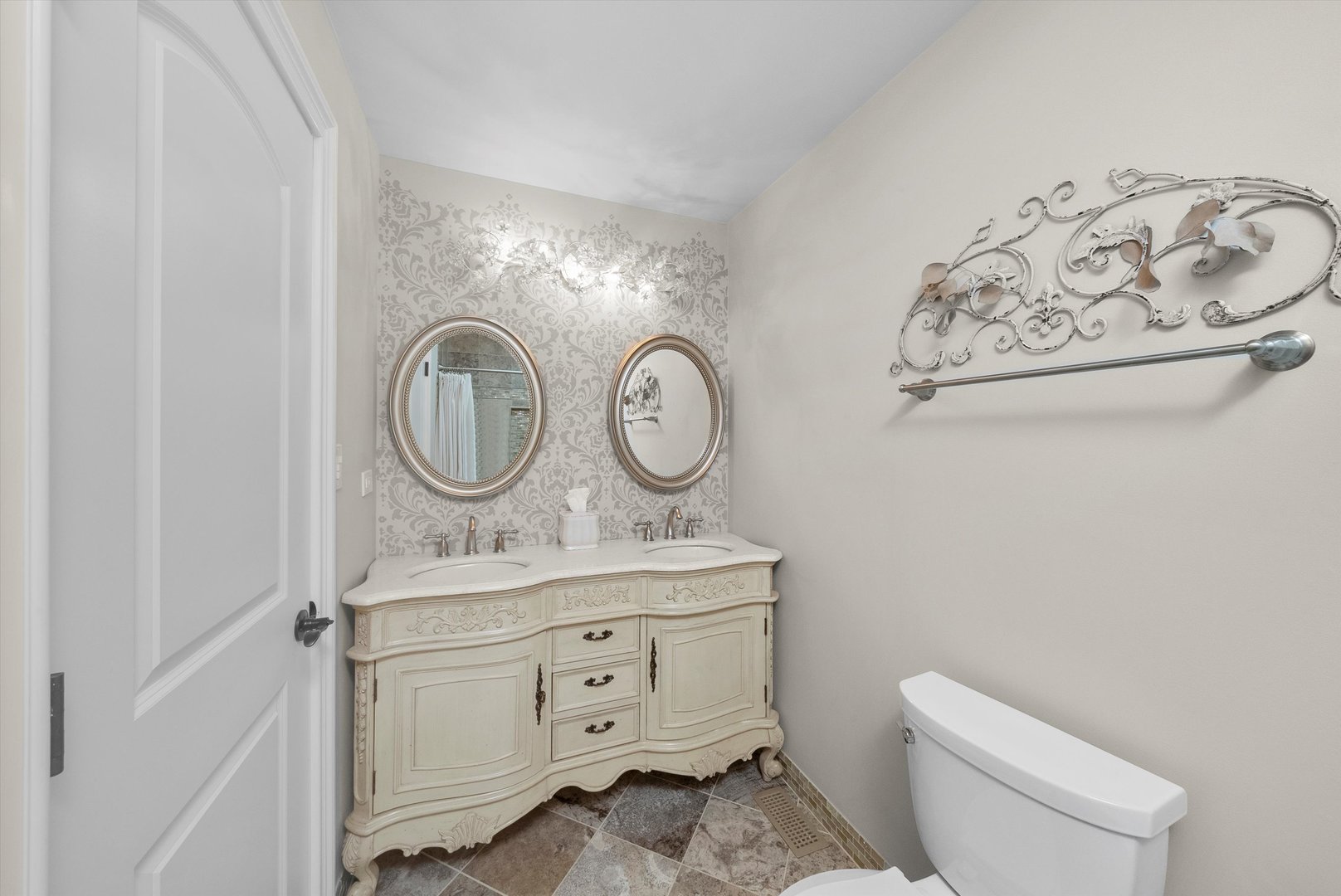 335 E HARRISON Street, Elmhurst, IL 60126